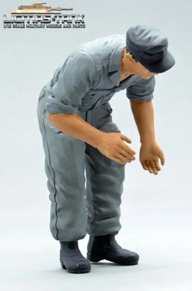 Figur Soldat WW2 gebeugt deutsche Geschütz und Panzer Lademannschaft 1:16 Figur Soldat WW2 gebeugt deutsche Geschütz und Panzer Lademannschaft 1:16