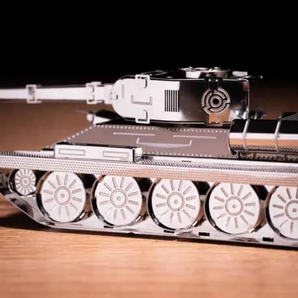 Metal Time Tank T-34/85 constructor kit