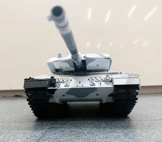 RC Panzer Leopard 2A6 – Schnee Tarnung Heng Long 1:16 V7.0