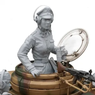 Female Tank Commander Model Kit (SOL Model) Scale 1/16