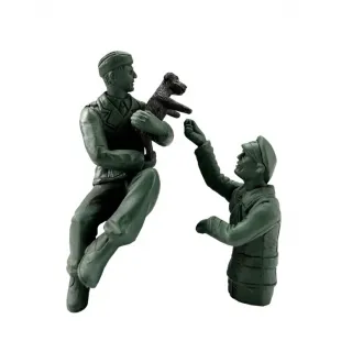 Military Soldiers with dog for StuG 1/16