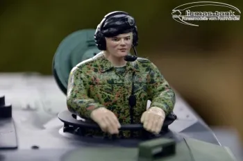 Stark reduziert !!! B Ware Leopard Panzer Bundeswehr Kommandant handbemalt ( Art LO2)