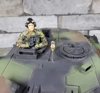 Pfingsten Angebot!!! 1/16 Figur Bundeswehr Leopard Panzer Soldat Flecktarn mit Fernglas