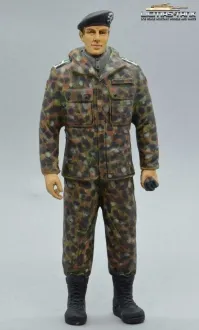 Pfingsten Angebot!!! 1/16 Figur Soldat Panzertruppe Bundeswehr Flecktarn stehend mit Barett handbemalt