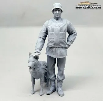 Figur 1/16 deutscher Wehrmachts Sanitäter mit Sanitätshund Schäferhund WW2