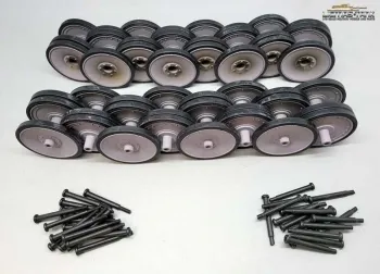 Metal wheels for Tiger 1 early version with rubber covers 1/16 grey painted