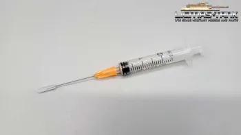 2.5ml syringe with dosing needle for model making
