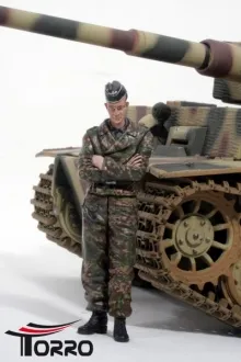 1/16 Figuren Serie Figur stehend "Richtschütze" einer Tiger Besatzung WW2