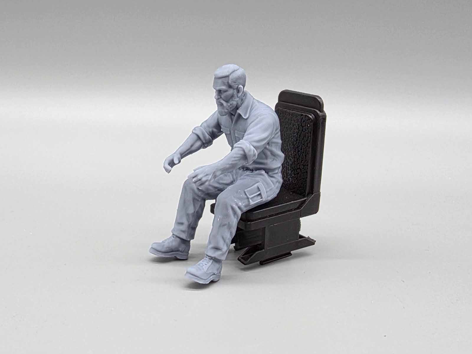 Fahrerfigur für Modellfahrzeuge wie Unimog usw. Maßstab ca. 1:16 unbemalt Fahrerfigur für Modellfahrzeuge wie Unimog usw. Maßstab ca. 1:16 unbemalt