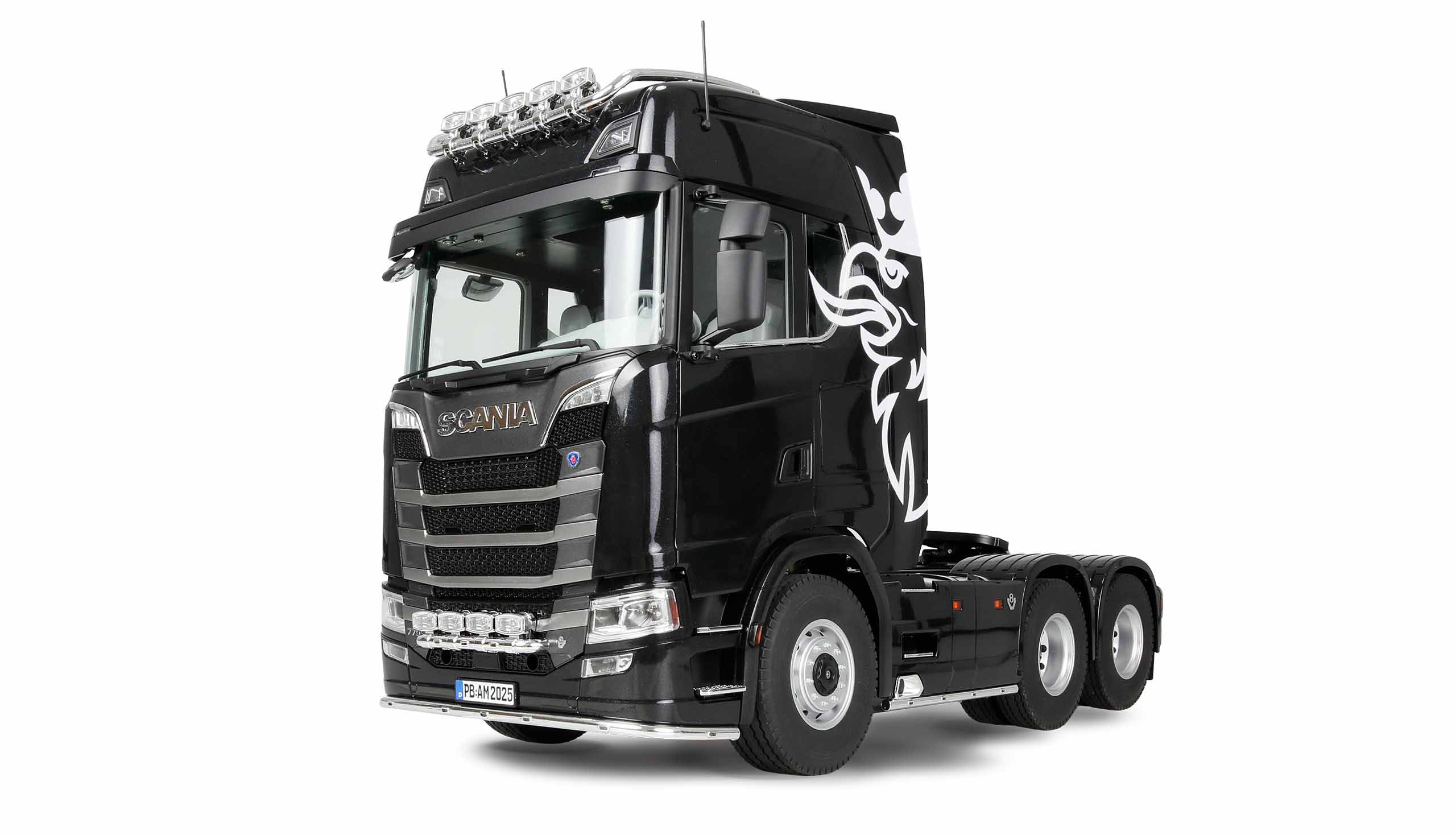 Scania 770 S Zugmaschine 6x6 1:14 RTR schwarz Scania 770 S Zugmaschine 6x6 1:14 RTR schwarz