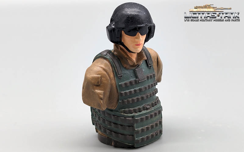 B GOODS 1/16 US M1A2 Abrams American armoured soldier with helmet painted from resin for the tank hatch
