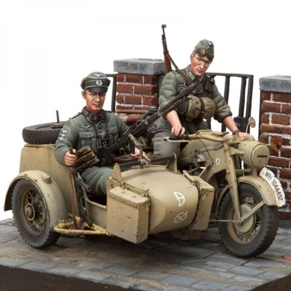 Zündapp KS-750 Set mit Seitenwagen und 2 Figuren - Standmodell - Maßstab 1/16 (SOL Model) Zündapp KS-750 Set mit Seitenwagen und 2 Figuren - Standmodell - Maßstab 1/16 (SOL Model)