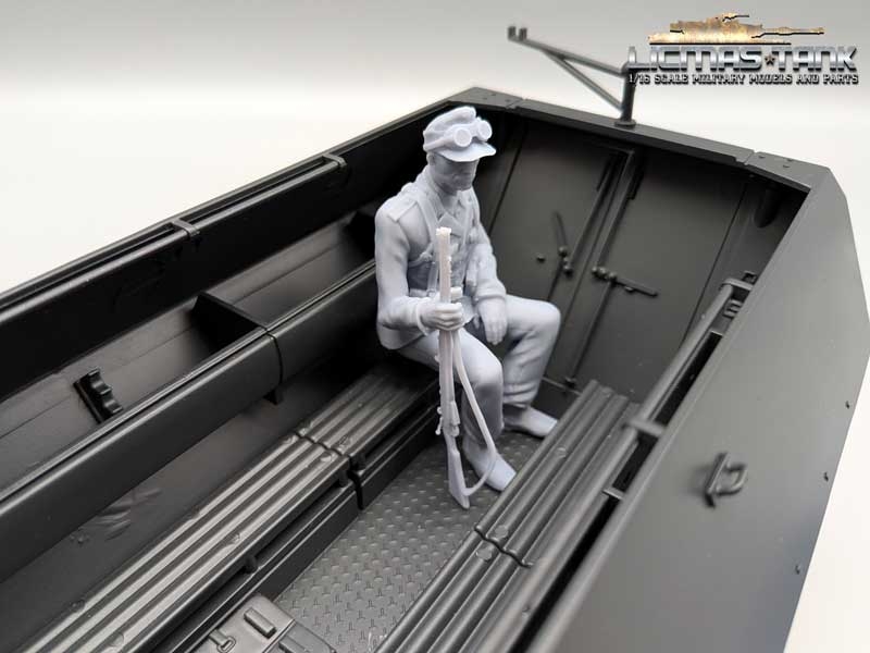 Aufsitzer 2 Figur aus Resin – unbemalt – für 1:16 Torro Sd.Kfz. 251/1 Ausf. D Halbkettenfahrzeug