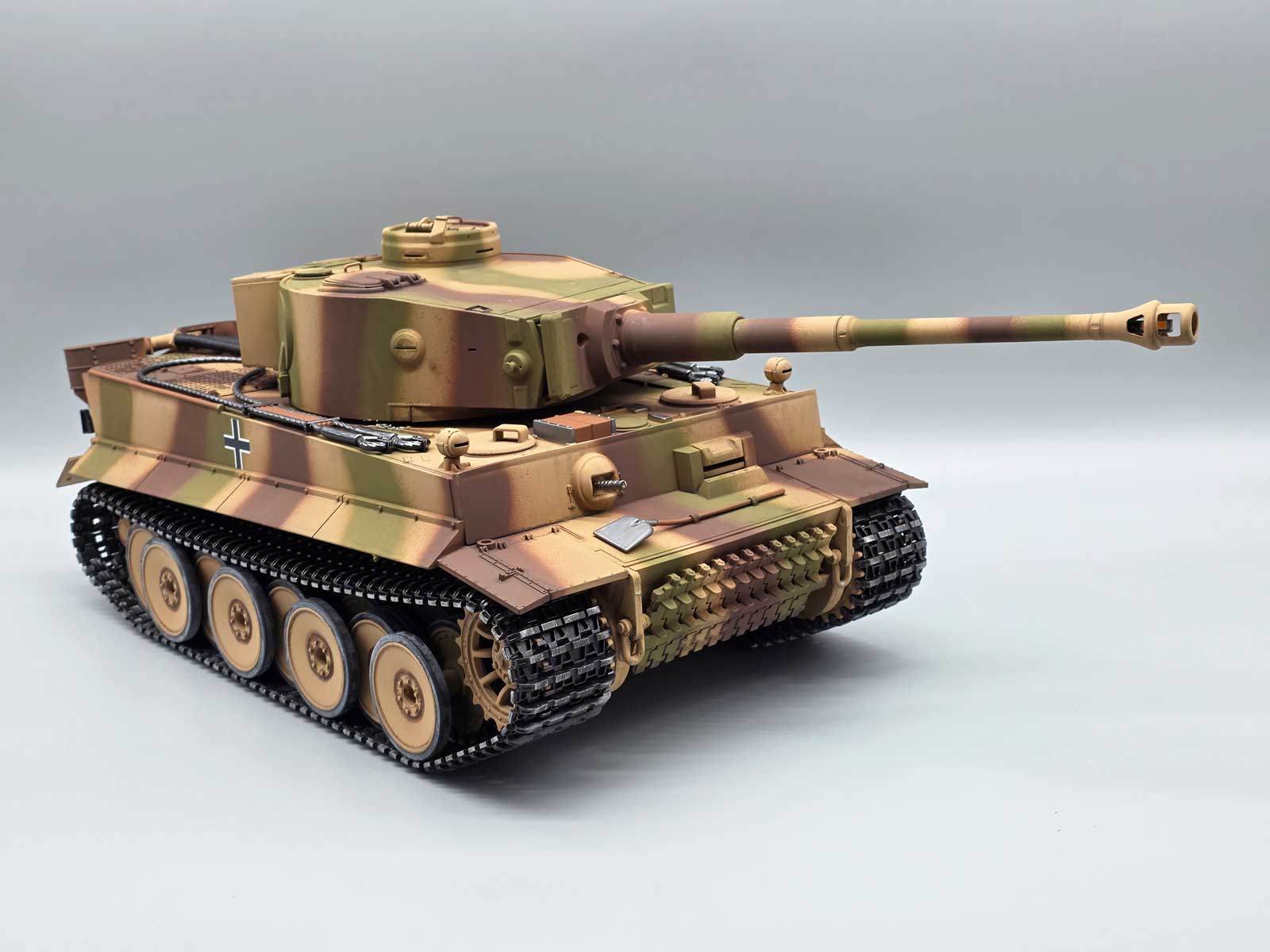 RC Panzer Tiger I Dreifarbtarn – Taigen V3 IR Servo Metall-Edition mit Kanonenrauch und 360° Turmdrehung