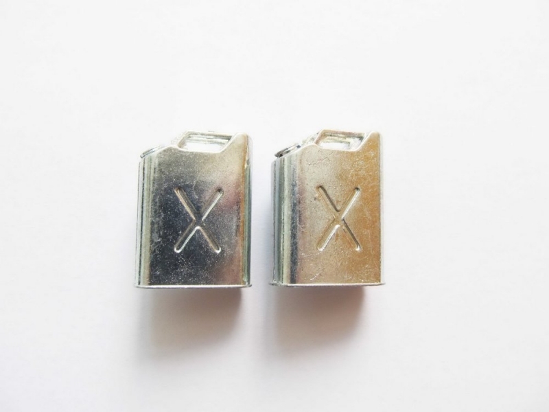 1 Paar Metall Benzinkanister Modellbau Panzer WKII. 1 Paar Metall Benzinkanister Modellbau Panzer WKII.