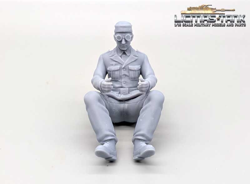Fahrer Figur aus Resin – unbemalt – für 1:16 Torro Sd.Kfz. 251/1 Ausf. D Halbkettenfahrzeug Fahrer Figur aus Resin – unbemalt – für 1:16 Torro Sd.Kfz. 251/1 Ausf. D Halbkettenfahrzeug