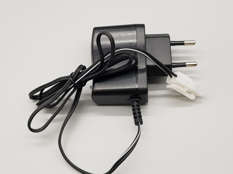 Ladegerät für NiMH Akkus Heng Long Panzer  1:16 mit Tamiya Stecker 7.2 V 400mAh mit Kontrolanzeige