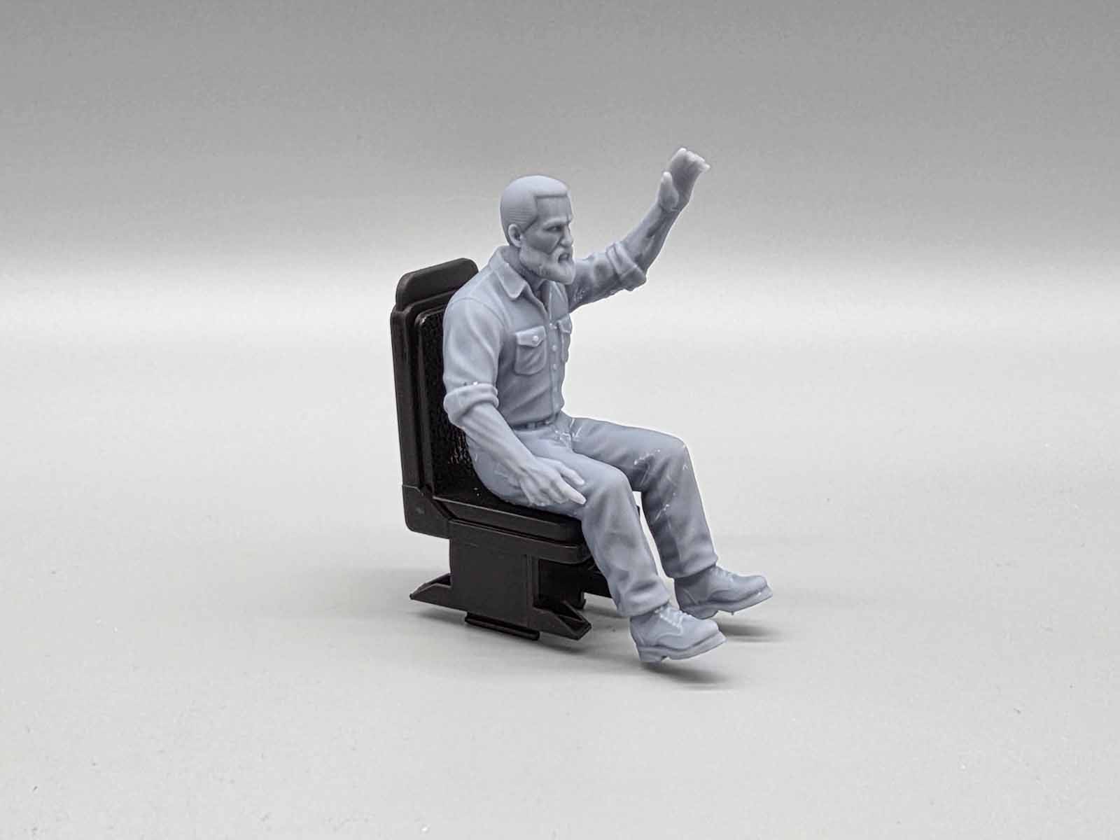 Fahrer/Beifahrer Figur mit Handzeichen und Bart für Modellfahrzeuge wie Unimog usw. Maßstab ca. 1:16 unbemalt Fahrer/Beifahrer Figur mit Handzeichen und Bart für Modellfahrzeuge wie Unimog usw. Maßstab ca. 1:16 unbemalt