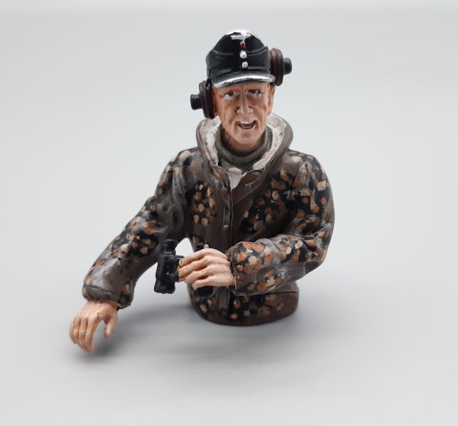 1/16 Halbfigur Deutscher Panzerkommandant Sommertarn