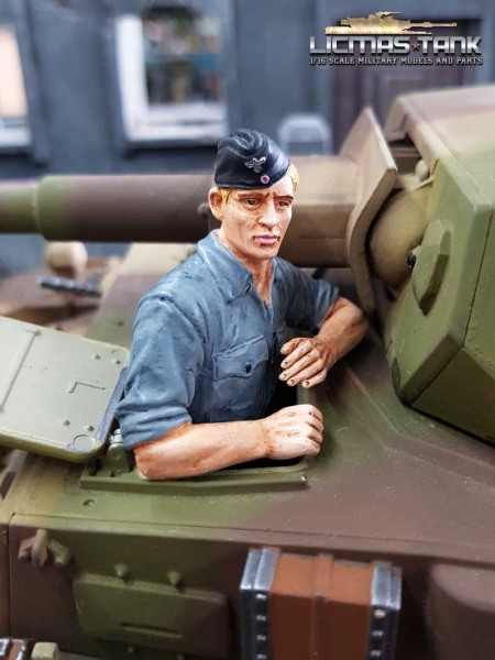 1/16 Figur deutsche Panzerbesatzung Soldat mit Hemd und Schiffchen mit ansteckbaren Beinen