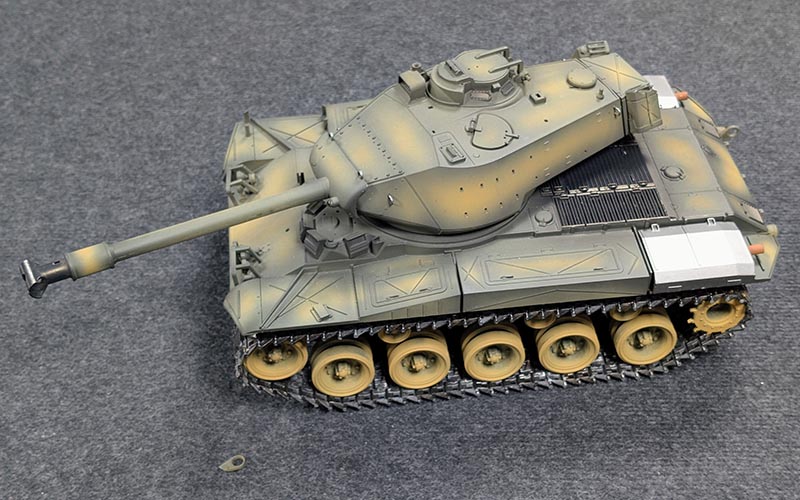 MESSEMUSTER RC Panzer US M41 Walker Bulldog Metallketten 1/16 grün BB Airbrushlackierung