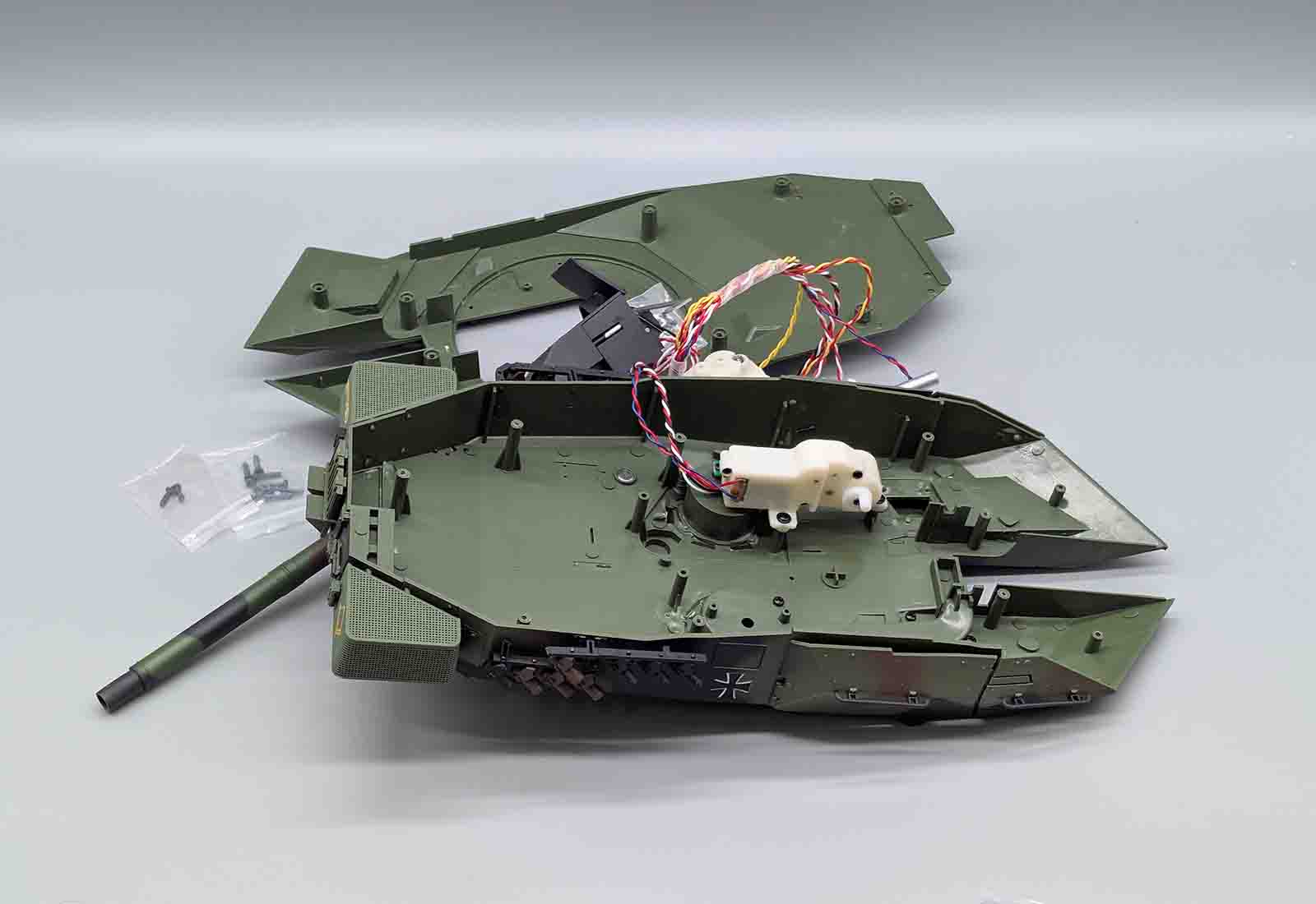 DEFEKT/RETOURE Leopard 2A6 Turm Heng Long TK7.0