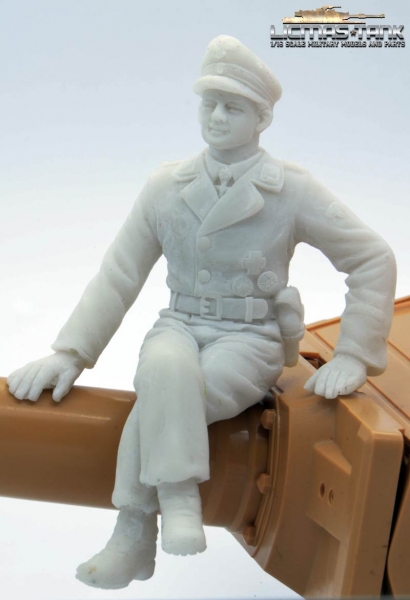 Abverkauf Restposten Michael Wittmann Panzerkommandant Resin unbemalt 1:16 licmas-tank Abverkauf Restposten Michael Wittmann Panzerkommandant Resin unbemalt 1:16 licmas-tank